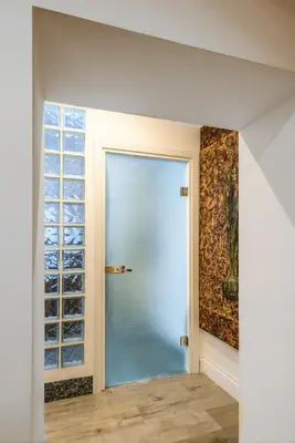 a blue door in a room with a window at Rifugio degli Artisti Top B&B in Rome