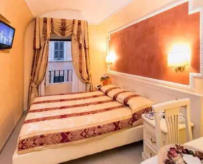 a bedroom with a bed and a window at Hotel Erdarelli in Rome