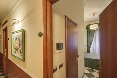 a hallway with a door leading to a bathroom at Hotel Giorgina in Rome
