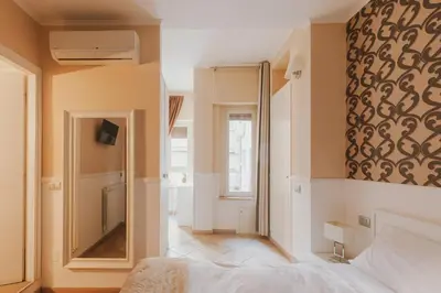 a bedroom with a bed and a mirror at Residenza Il Giglio in Rome