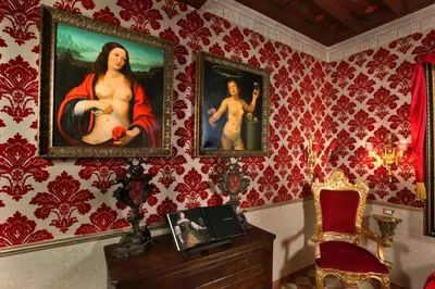 a room with two portraits of women on the wall at Antica Dimora De Michaelis in Rome