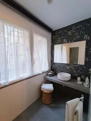a bathroom with a sink and a mirror at La tua casa a Piazza del Popolo in Rome
