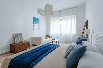 a bedroom with a large bed with blue sheets at Perfetto per Famiglie Appartamento Accogliente e Spazioso a 15 min dalla Metro in Rome