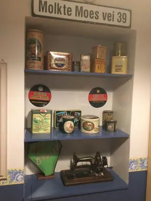 a shelf filled with lots of differentiatesiatesiatesiatesiatesiatesiatesiatesiates at Vacanze Romane 2 in Rome
