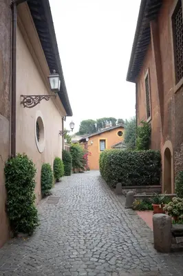 a cobblestone street in an alley between two buildings at Forum Apartment in Rome
