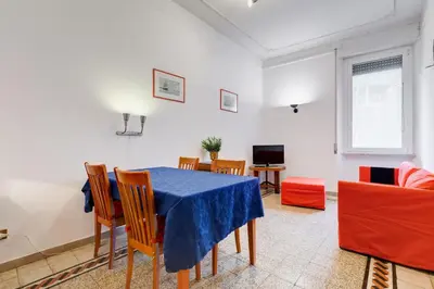 a dining room with a blue table and chairs at Appartamento con 3 camere da letto e 2 bagni vicino al Vaticano in Rome