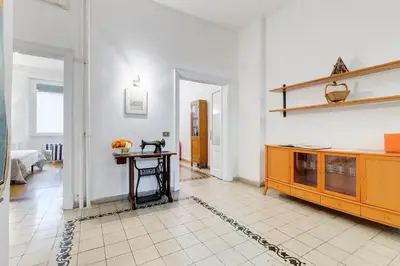 a kitchen with a counter and a table in a room at Appartamento con 3 camere da letto e 2 bagni vicino al Vaticano in Rome