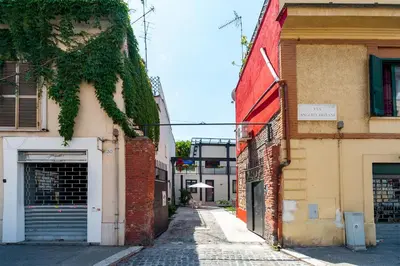 an alley in an old city with buildings at Il Giardino Dell'Argano Rosso in Rome