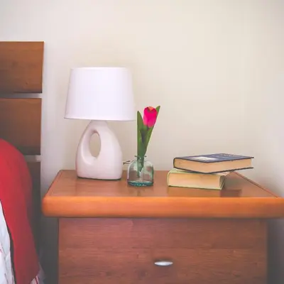 a table with a vase with a flower and a lamp at Sixty One Luxury Room in Rome