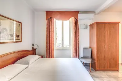 a bedroom with a bed and a window at Guest House Masterintrastevere in Rome