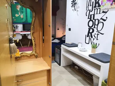 a dressing room with a mirror and a dressing table at CoPPoLaMyHouse in Rome