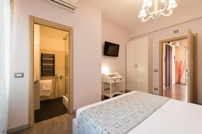 a bedroom with a white bed and a bathroom at B&B Blueberry Rooms in Rome