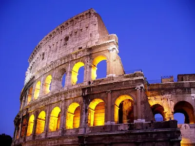 a building lit up at night at Maison Romana Loft in Rome