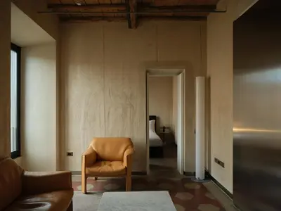 a living room with a chair and a bed at Rhinoceros in Rome