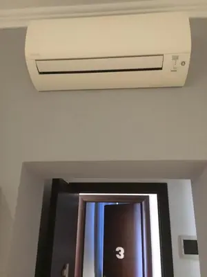 a room with a air conditioner on the ceiling at Bakirooms in Rome