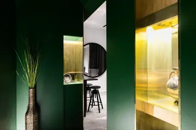 a room with green walls and a vase at Etruscan Luxury Suites in Rome
