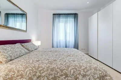 a bedroom with a bed and a mirror at Lovely 3 rooms apartment close Trastevere Station in Rome