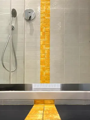 a shower in a bathroom with a shower at Viaggio da Bea al Gianicolo in Rome