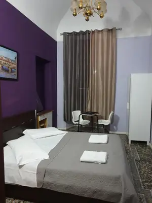 a bedroom with a bed and a purple wall at guesthouse ava roma in Rome