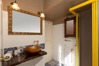 a bathroom with a bowl sink and a mirror at The Dreamers House in Rome