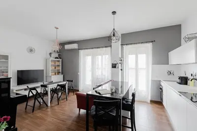 a kitchen and dining room with a table and chairs at Scarfoglio Apartment, 4 persone, 2 camere, balcone, Wi-Fi, Stazione Tiburtina in Rome