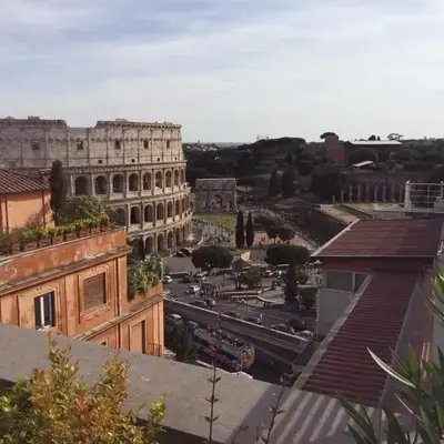 SUPERATTICO SUL COLOSSEO