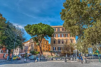 a street in a city with buildings and a tree at Moro Magenta 1 Casa e Appartamento per Vacanze in Rome