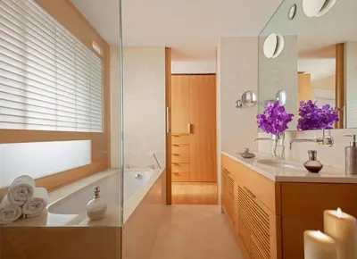 a bathroom with a tub and a sink and a shower at Hotel Raphaël - Relais & Châteaux in Rome