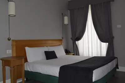 a bedroom with a bed and a window at Hotel dei Quiriti in Rome