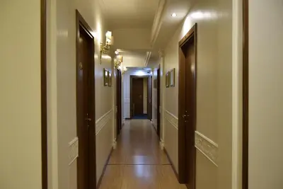 a corridor of a hallway with doors and a hallwayngth at Hotel dei Quiriti in Rome