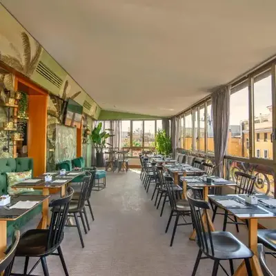 Hotel Tritone