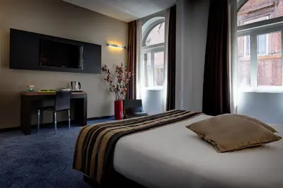 a hotel room with a bed and a desk at Hotel Rinascimento in Rome
