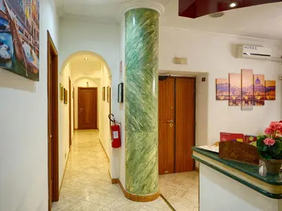 a hallway with a column in the middle of a room at Sunny Guest House in Rome