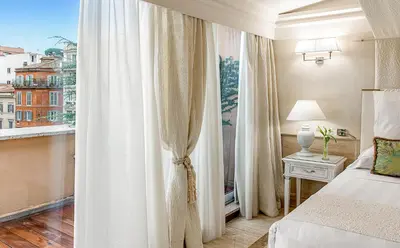 a bedroom with a bed and a window at Hotel Barocco in Rome