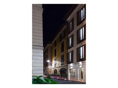 a view of a building at night at Casa de' Coronari in Rome