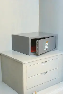 a microwave oven sitting on top of a table at Hotel Fellini a Fontana di Trevi in Rome