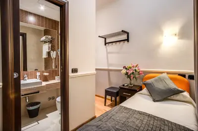 a hotel room with a bed and a bathroom at Hotel Everest Inn Rome in Rome