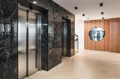 a hallway with black marble walls and a mirror at Idyllia - Lumina rooftop penthouse in Trastevere in Rome