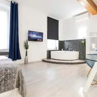 Trastevere Silver King Jacuzzi Suite