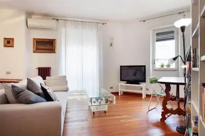 a living room with a couch and a television at Appartamento Trastevere & Porta Portese grande in Rome