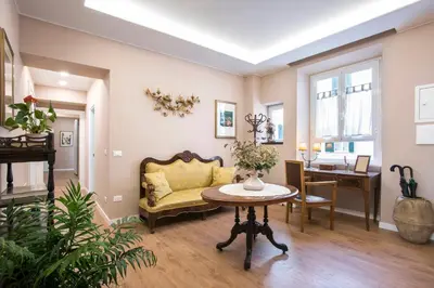 a living room with a couch and a table at Elegante grande appartamento con 4 stanze - Vaticano e centro Roma in Rome