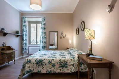 a bedroom with a bed and a table and a mirror at Elegante grande appartamento con 4 stanze - Vaticano e centro Roma in Rome
